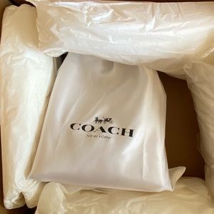 NWT - Coach hand shoulder bucket bag